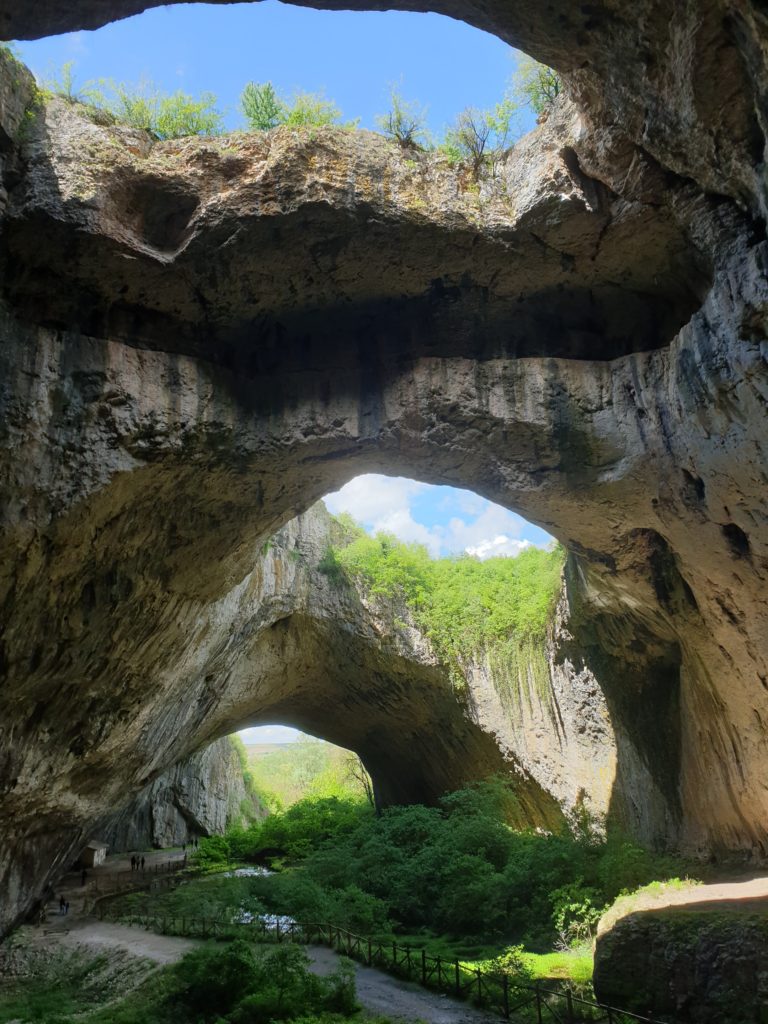 Peștera Devetashka - de văzut neapărat în Bulgaria (FixAsa.ro)